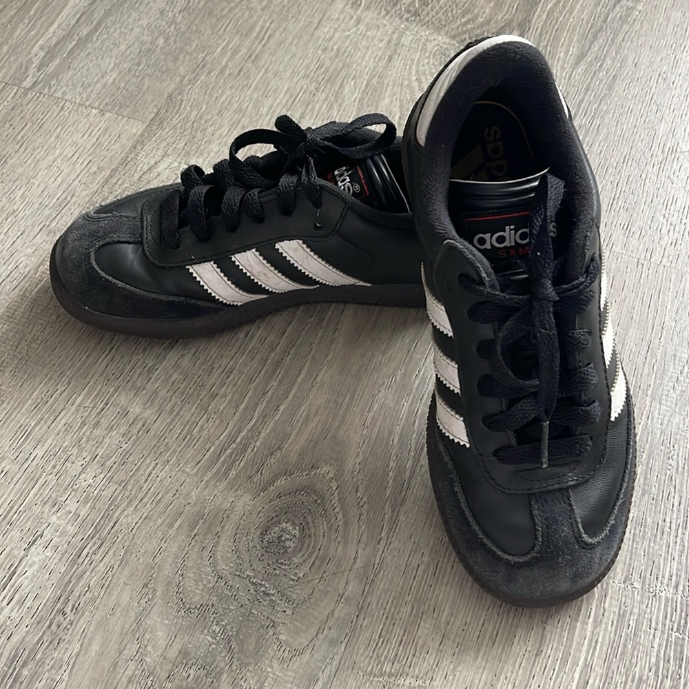 Boys adidas samba shoes. Size 1 1/2 used.